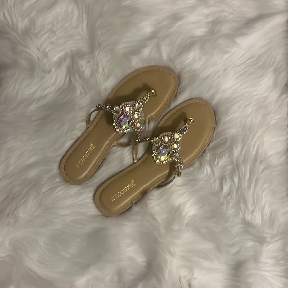 Shoedazzle Delisa flat sandals tan/gold size 9.5 NEW IN BOX